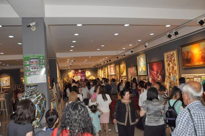 Balaca fırça ustalarının əsərləri sərgilənir - fotolar