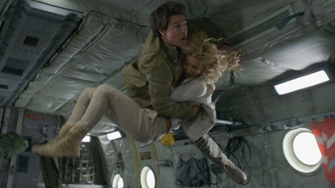 Tom Kruz yerin cazibə qüvvəsinin olmadığı şəraitdə - foto