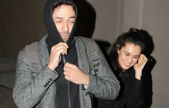 Handedən xəyanət etdiyi deyilən sevgilisinə dəstək&nbsp;