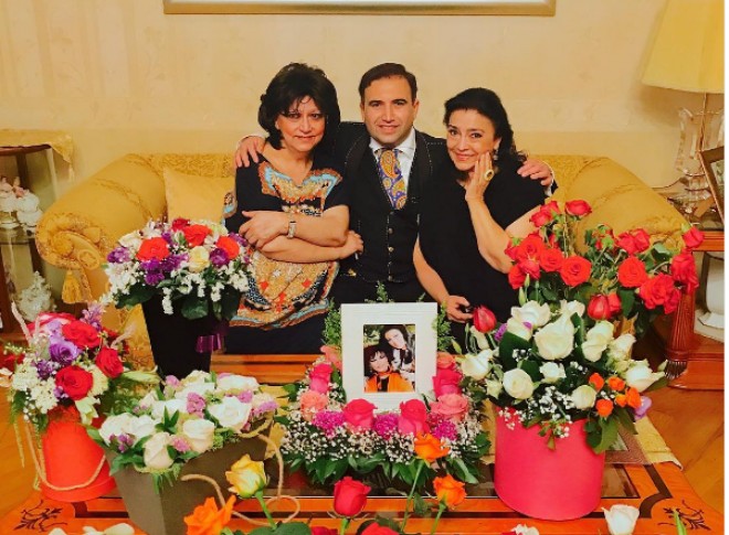 Hacı Nuran Fidan və Xuraman Qasımova bacıları ilə bir arada - foto