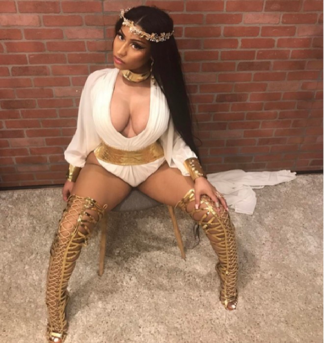 Niki Minaj geyimi ilə heyrətləndirdi