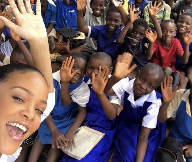 Rihannadan ibrətamiz addım - video