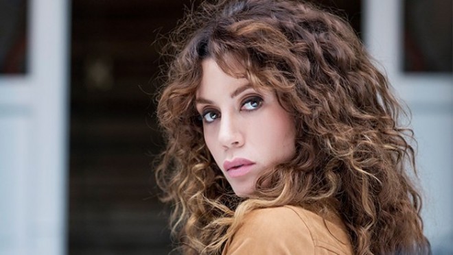 “Yaprak dökümü”nün aktrisası hamilədir?