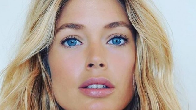 32 yaşlı modelin alt paltarında fotosessiyası&nbsp;