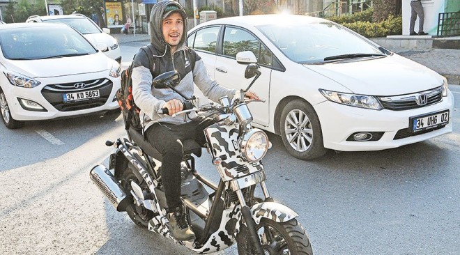 Kaska yerinə papaq taxdı