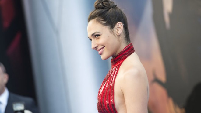 Hamiləliyinin 5-6 aylarında filmə çəkilib effektlə gizlətdi