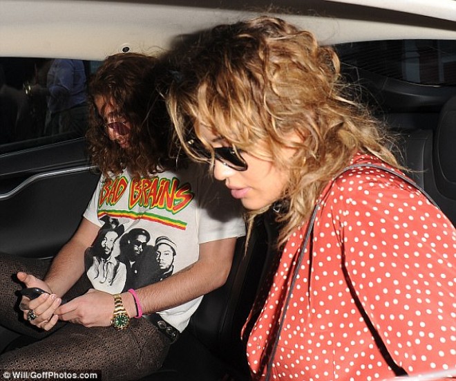 Rita Ora sevgilisi ilə şam yeməyində - foto