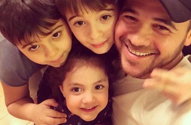 Eminin əkizləri ilə Bakı istirahəti - video