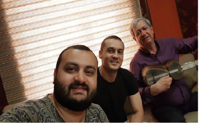 Emil qayınatası ilə işbirliyi qurdu