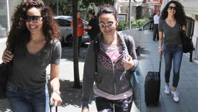 Azra Akın çamadanla gəzir