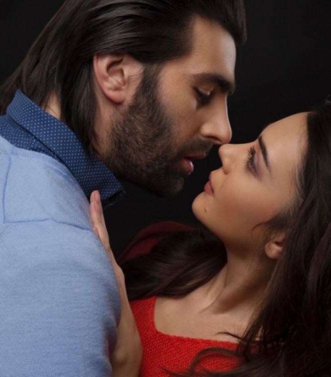 Oksananın Elşadla növbəti səmimi fotosu