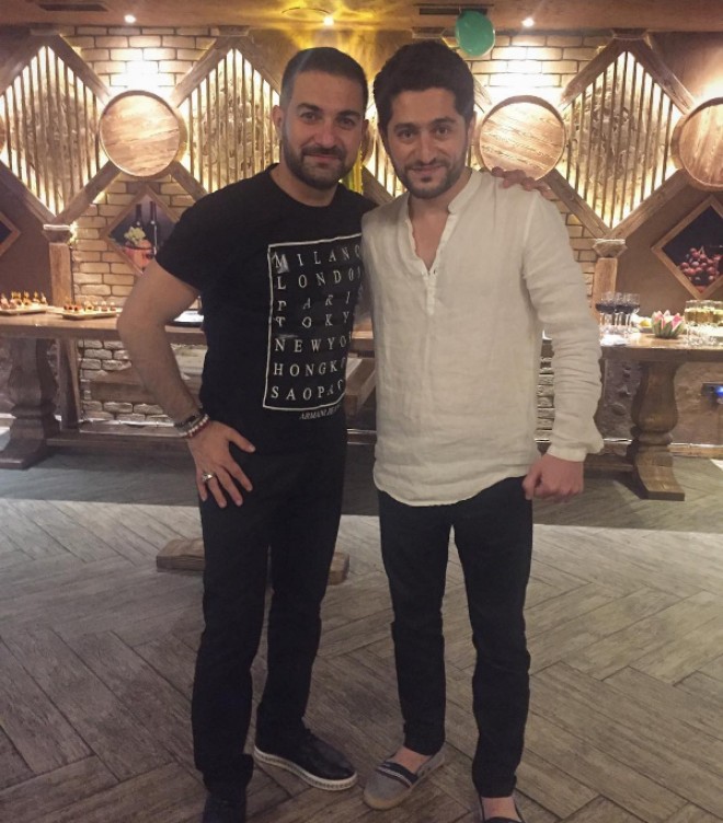 Rəşaddan əməkdar artistə təbrik