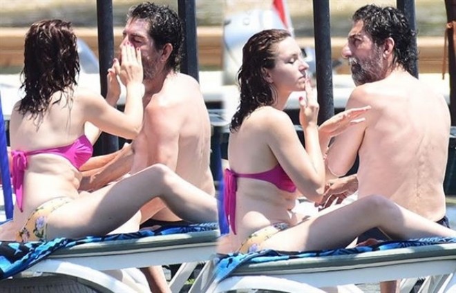 “İçerde”nin aktyoru gənc sevgilisi ilə çimərlikdə - foto