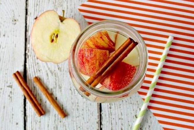 Darçın və almalı detoks içkisi