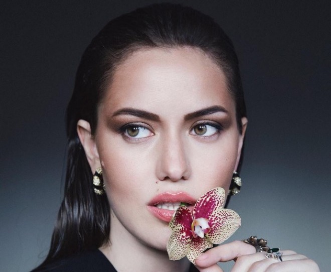 Fahriye 6 milyon üçün təşəkkür etdi