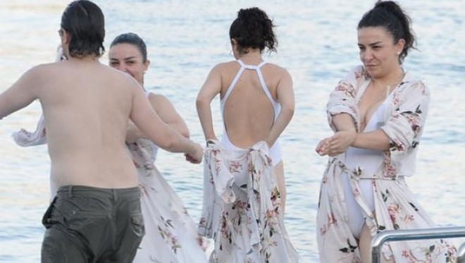 Sərtap Erenerin həyat yoldaşından müğənniyə jest