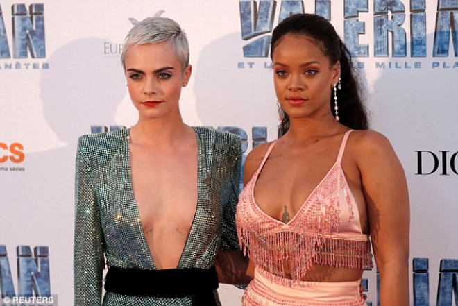 Rihanna və Kara film premyerası üçün Parisdə - foto