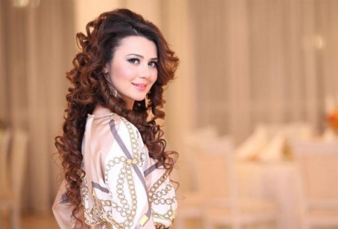 Oksana güllərin əhatəsində - foto