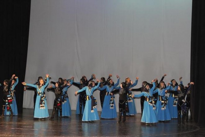 “Dostluq körpüsü” adlı folklor rəqs festivalı davam edir