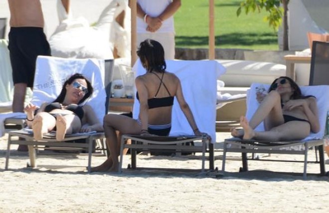 Məşhur model qızı ilə tətildə - fotolar