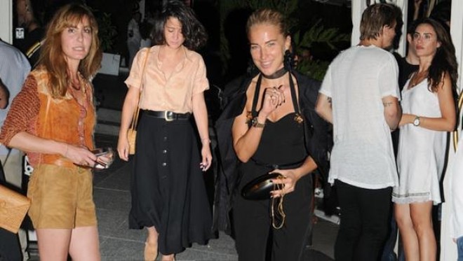 Sevgilisini kameralar çəkməsin deyə gəmi tutdu