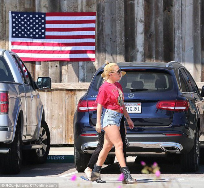 Ledi Qaqa sevgilisi ilə alış-verişdə - fotolar