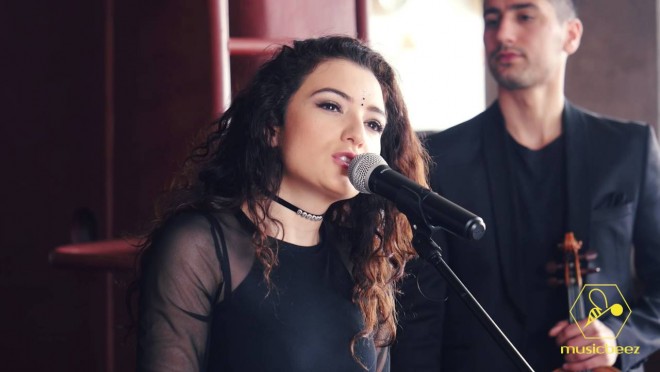 Kazımovanın çimərlikdəki cəsarətli rəqsi