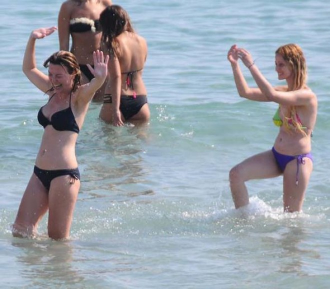 Arzu suda rəqs etdi - fotolar