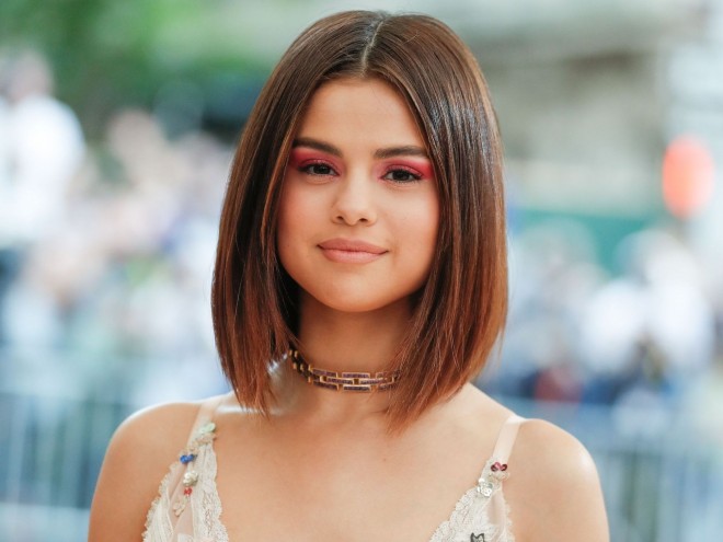 Selenanı makiyajsız görənlər tanımadı