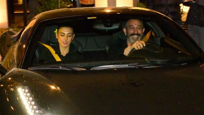 Cem Yılmazın yenidən onunla sevgilidir