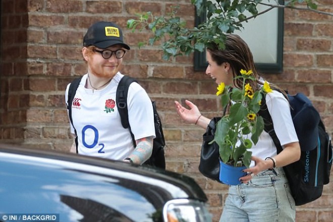 Məşhur cütlük qaldıqları oteli tərk etdi