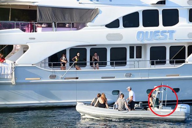 Kerem Bursin sevgilisi Serenay Sarıkayaya sürpriz etdi - fotolar