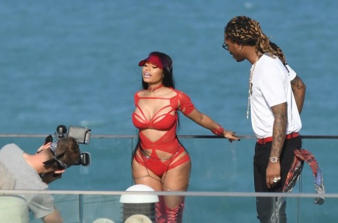 Niki Minaj yeni klipində seksual hərəkətləri ilə maraq doğurdu - video
