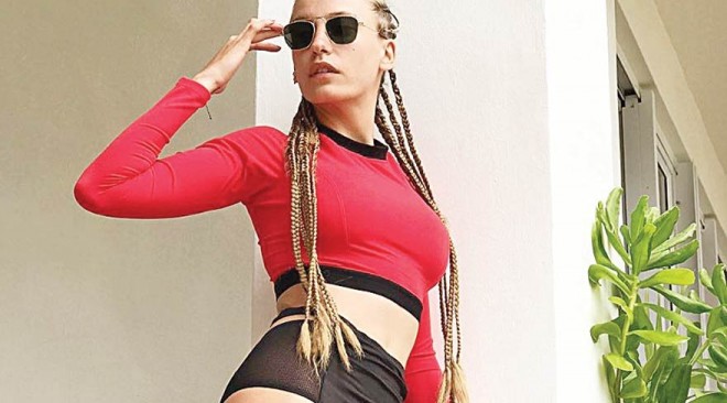 Serenayın fərqli saç stili