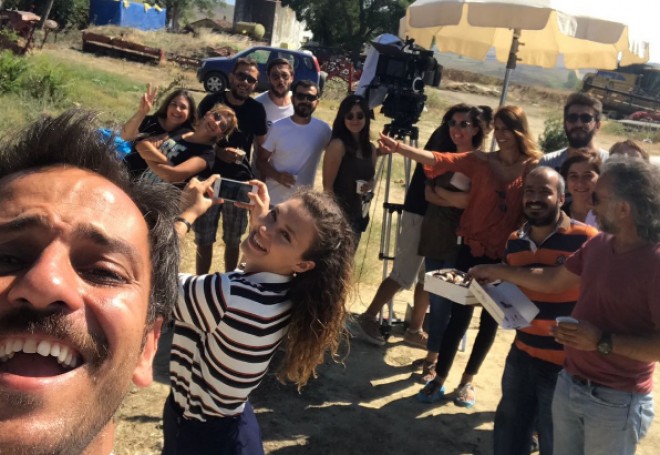 Aktrisa ilk filminə çəkildi