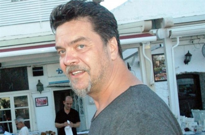 Bəyaz evini dəyişdirdi