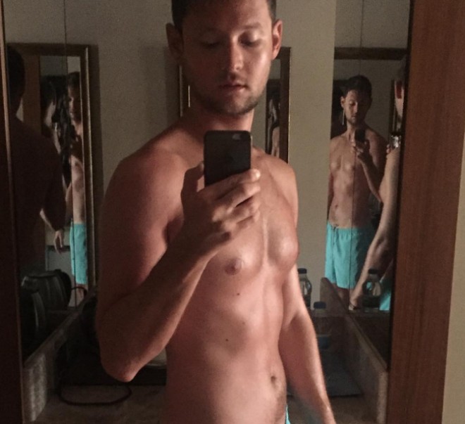 Eldar yarıçılpaq fotosunu paylaşdı - foto