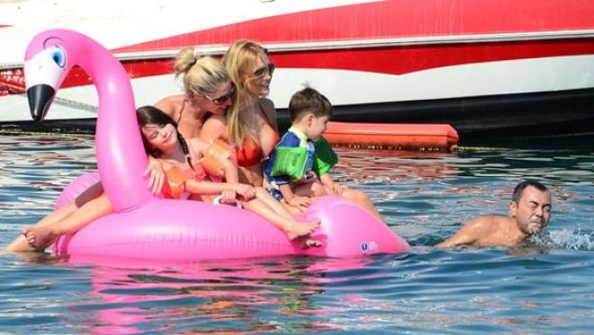 Sərdar Ortaç ailəsi ilə istirahətdə - fotolar