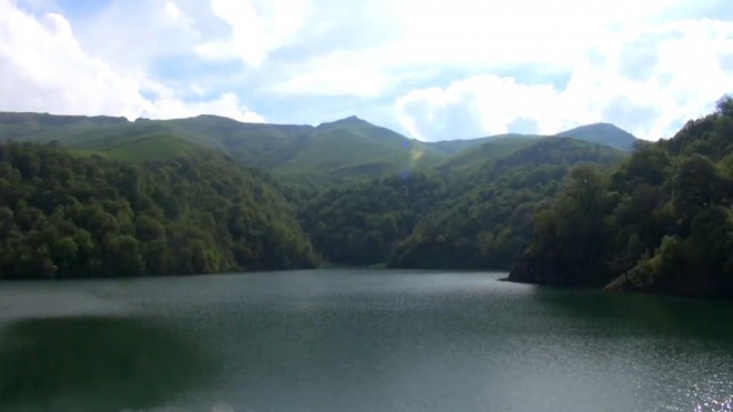 Rusiyalı bloqqer Azərbaycan haqqında silsilə videolar hazırlayır - fotolar