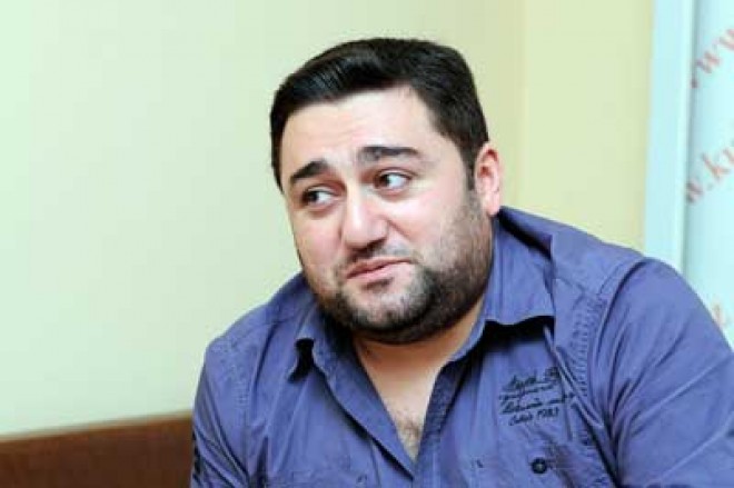 Müşfiq satıcılıq etdi