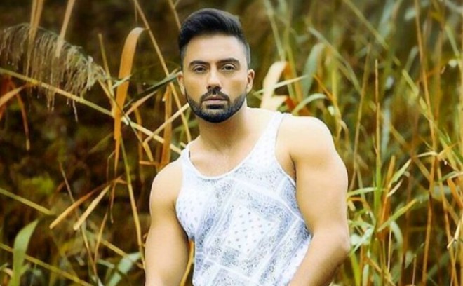 Kərimin köynəksiz fotosu