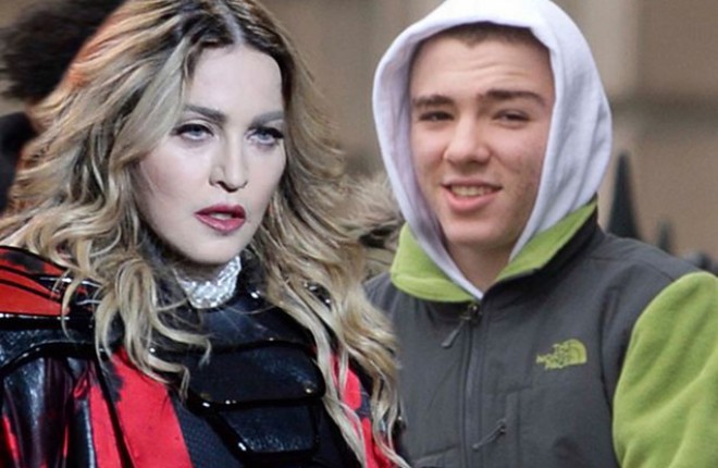 Madonna oğlunu təbrik etdi: "17 il çox tez keçdi"