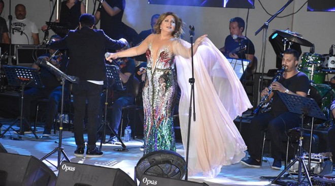 Sibel Can sevənlərini coşdurdu