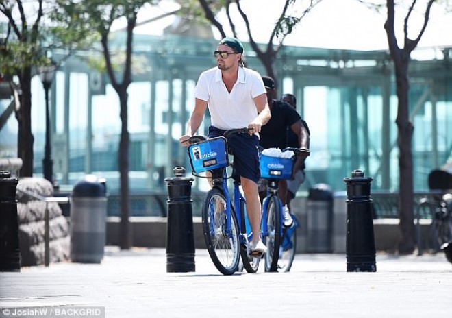 Leonardo Nyu-Yorkda velosiped sürdü - foto