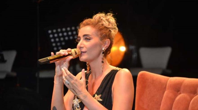 Sıla həm əyləndi, həm də əyləndirdi