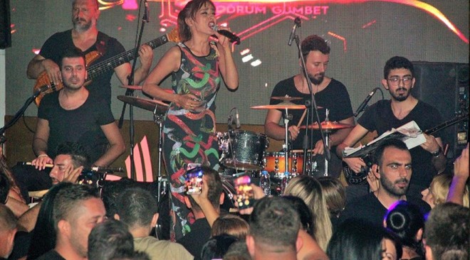 Yıldız oxudu sevənləri əyləndi