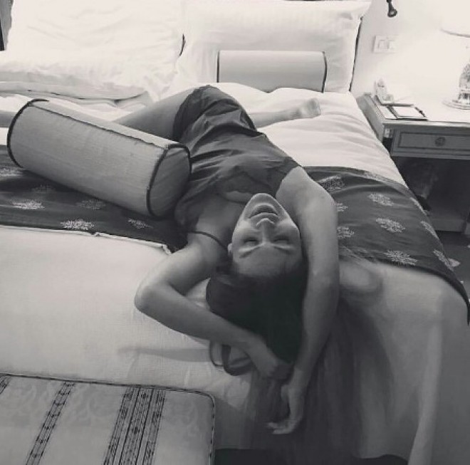 Rəqsanə yataqda elə pozlar verdi ki… - fotolar