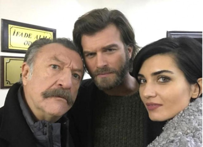 "Tahsin Korludağ" gənc qızla öpüşərkən tutuldu - fotolar