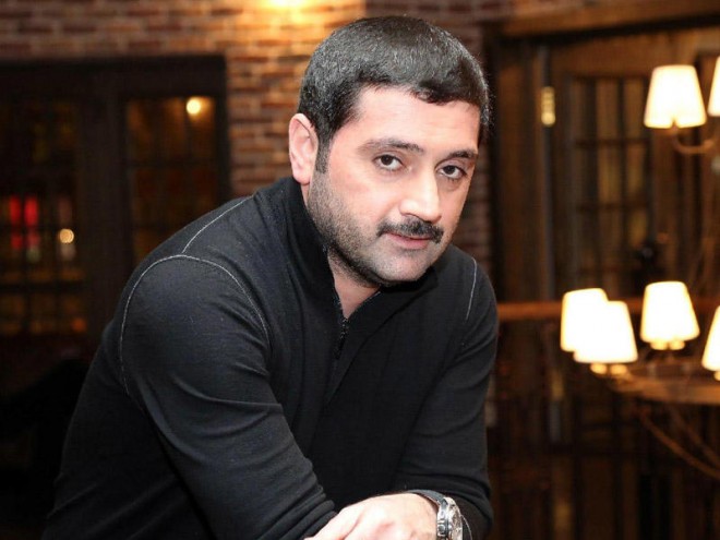 İzzət film çəkənləri tənqid etdi