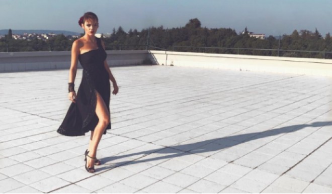 Aktrisanın dekoletli libası - foto